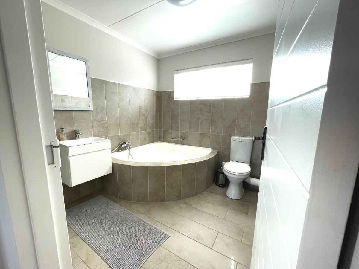 10 On Aquavista Addo River View Apartment *